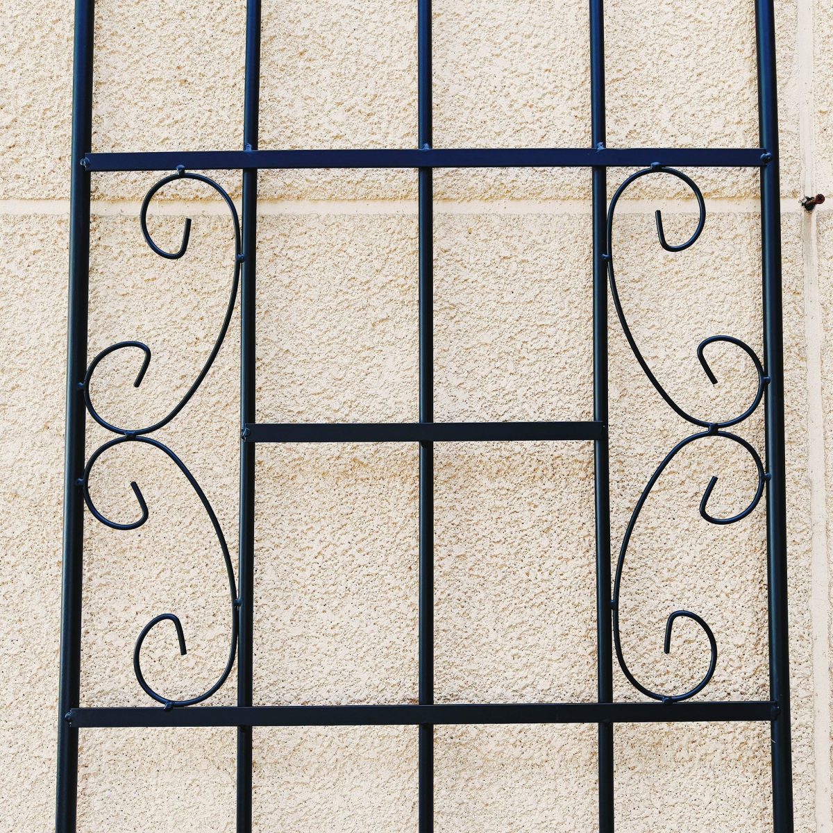 2 Pack Metal Garden Trellis 86.7" x 19.7" Rustproof Trellis for Climbing Plants Outdoor Flower Support Black - Image 10